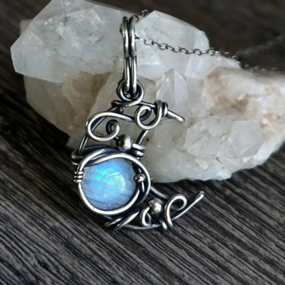 Vintage moonstone-style pendant necklace 2