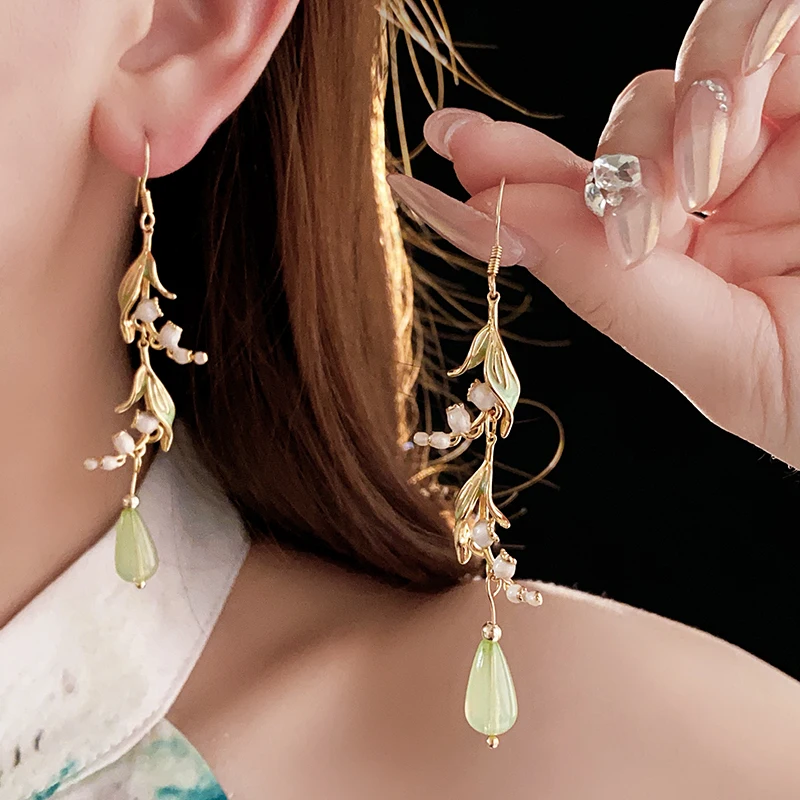 Lily-of-the-valley resin drop earrings 3