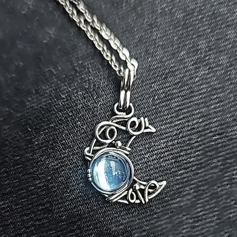 Vintage moonstone-style pendant necklace 3